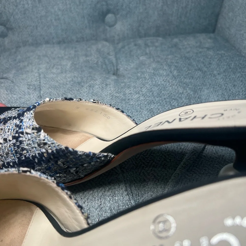 CHANEL Black/Blue Tweed & Grosgrain pointed toe CC Pearl heel Mule - Picture 9 of 14